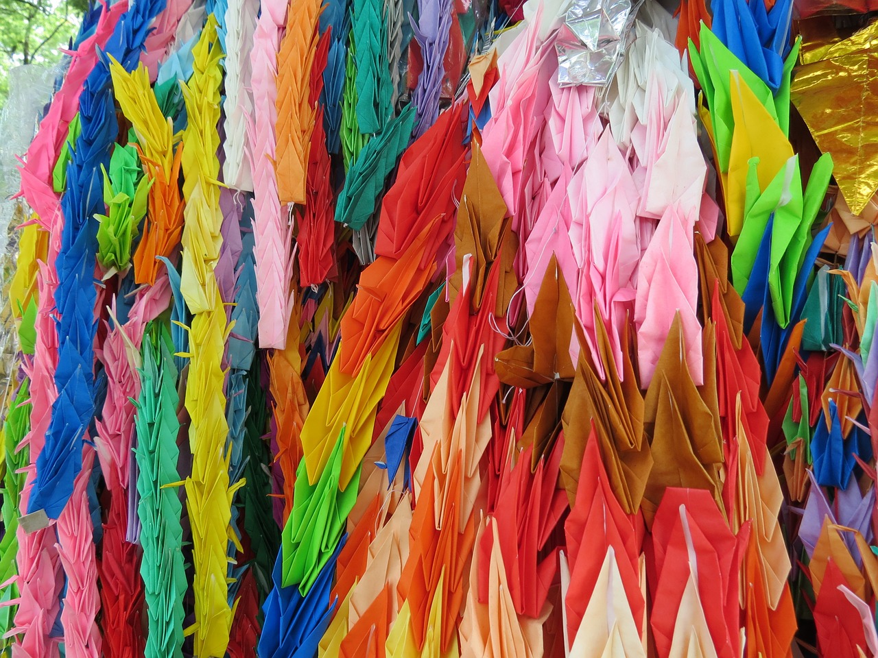 pin-by-marybeth-m-on-art-1000-paper-cranes-origami-paper-crane